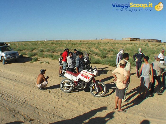 a caricare le moto sul 4x4