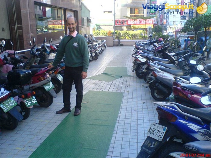Ma come mai cosi tanti motorini qui a Taipei???