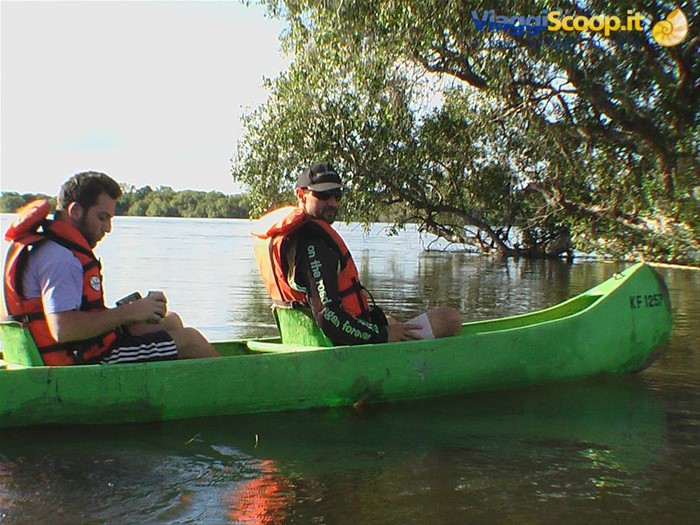 in canoa sullo zambesi