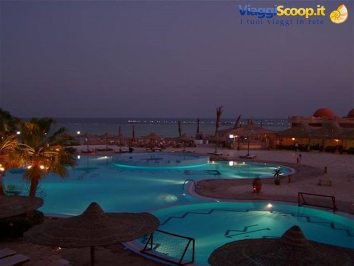 Villaggio by night