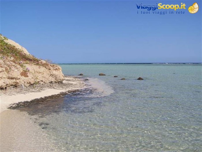 Passeggiata lungo la spiaggia del Blue Reef