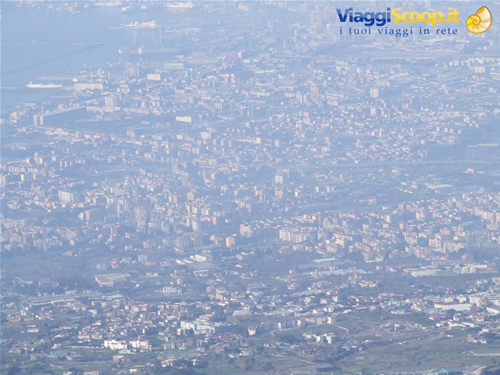 VESUVIO - Panorama di Napoli dal cono del vulcano
