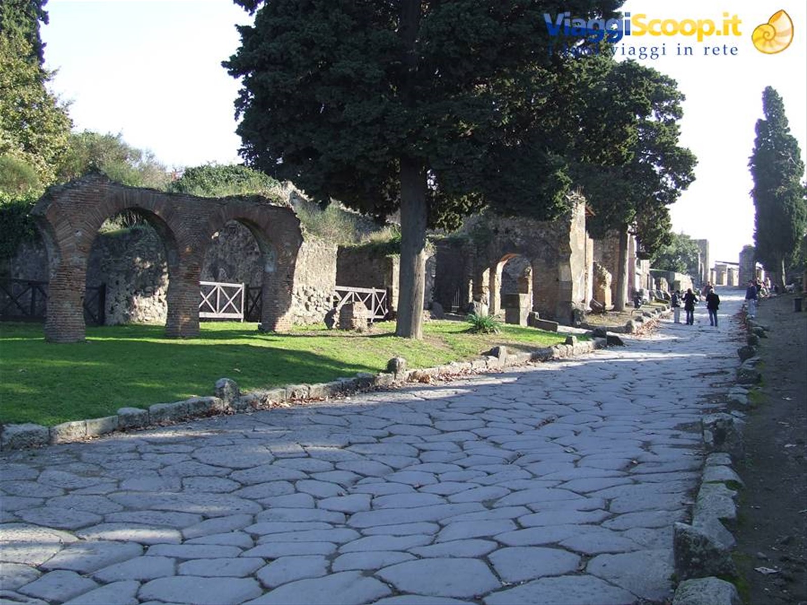 POMPEI - La via delle tombe illustri