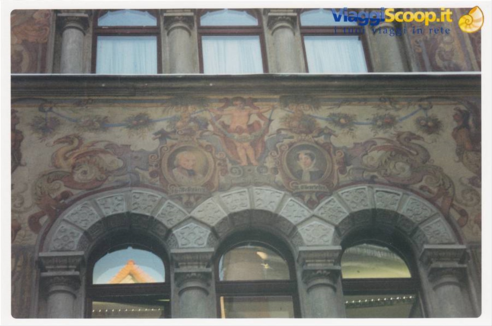 cCOSTANZA - Particolare della facciata del Municipio