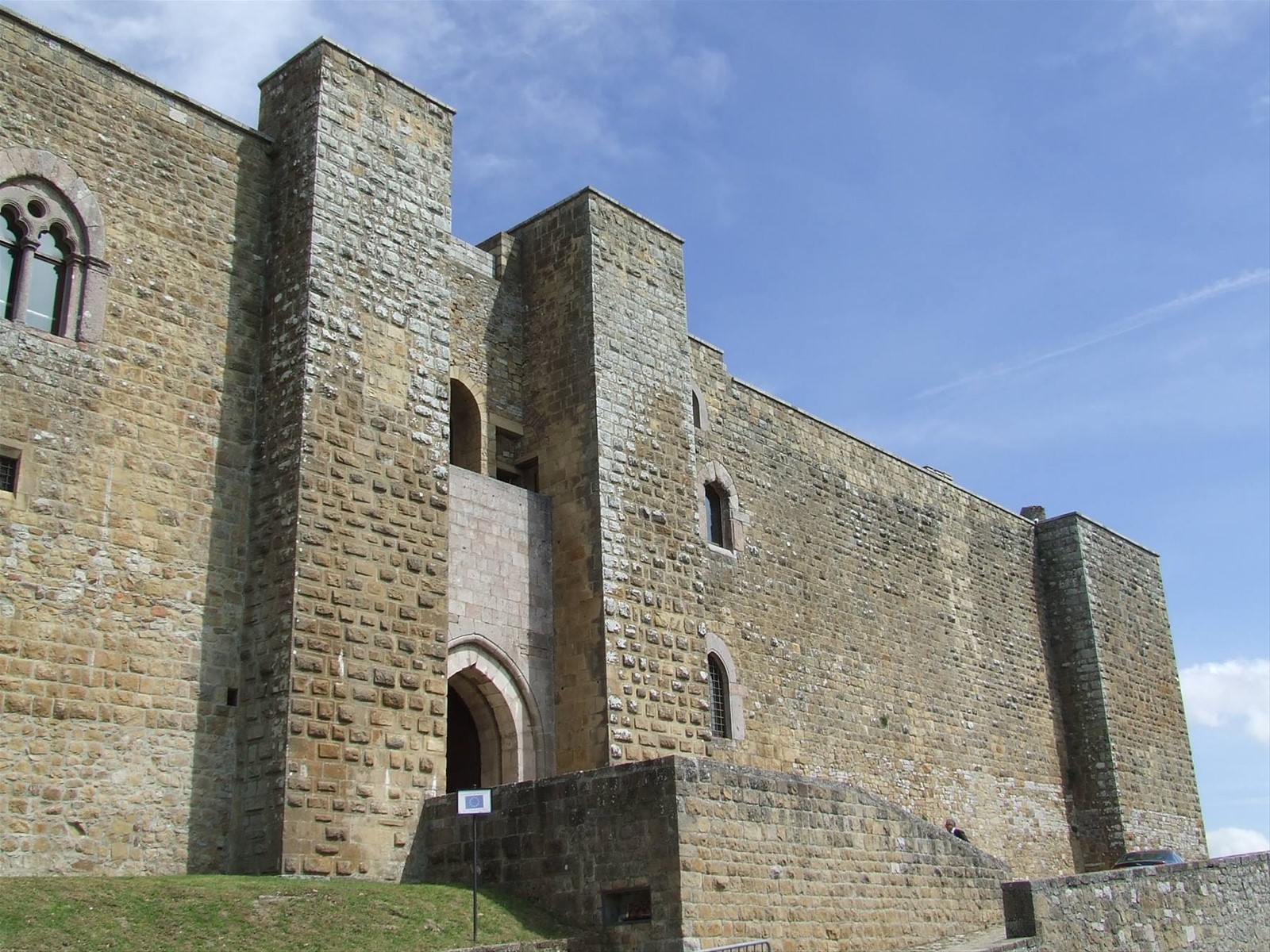 LAGOPESOLE - Castello federiciano