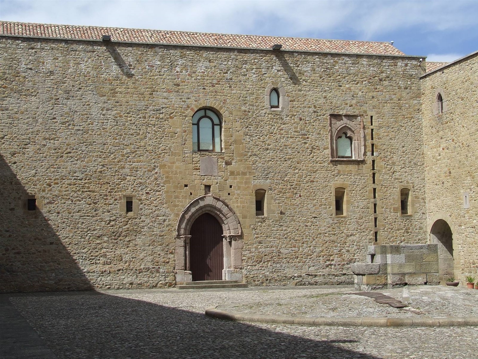 LAGOPESOLE - Castello federiciano