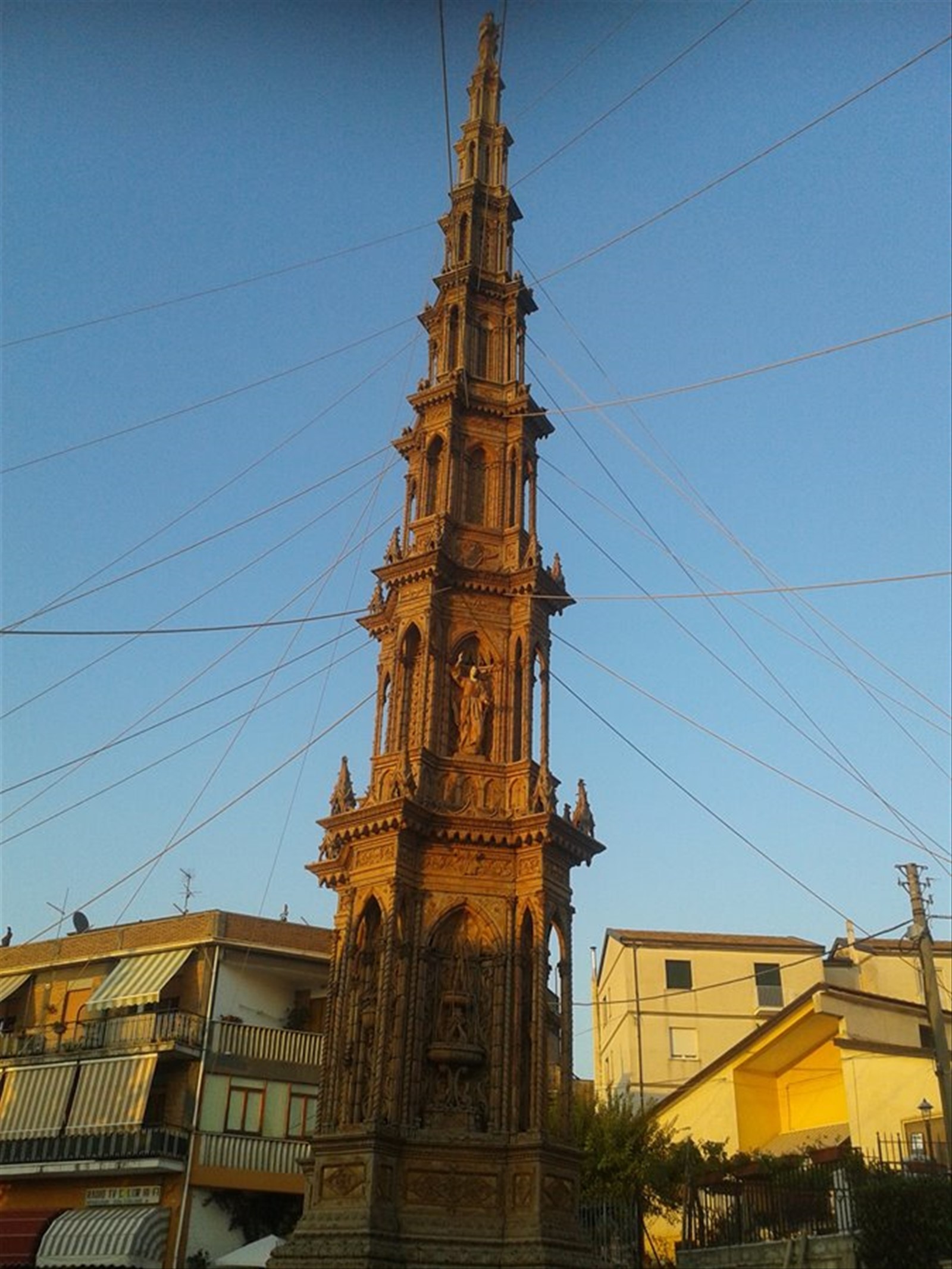 FONTANAROSA - Obelisco in paglia
