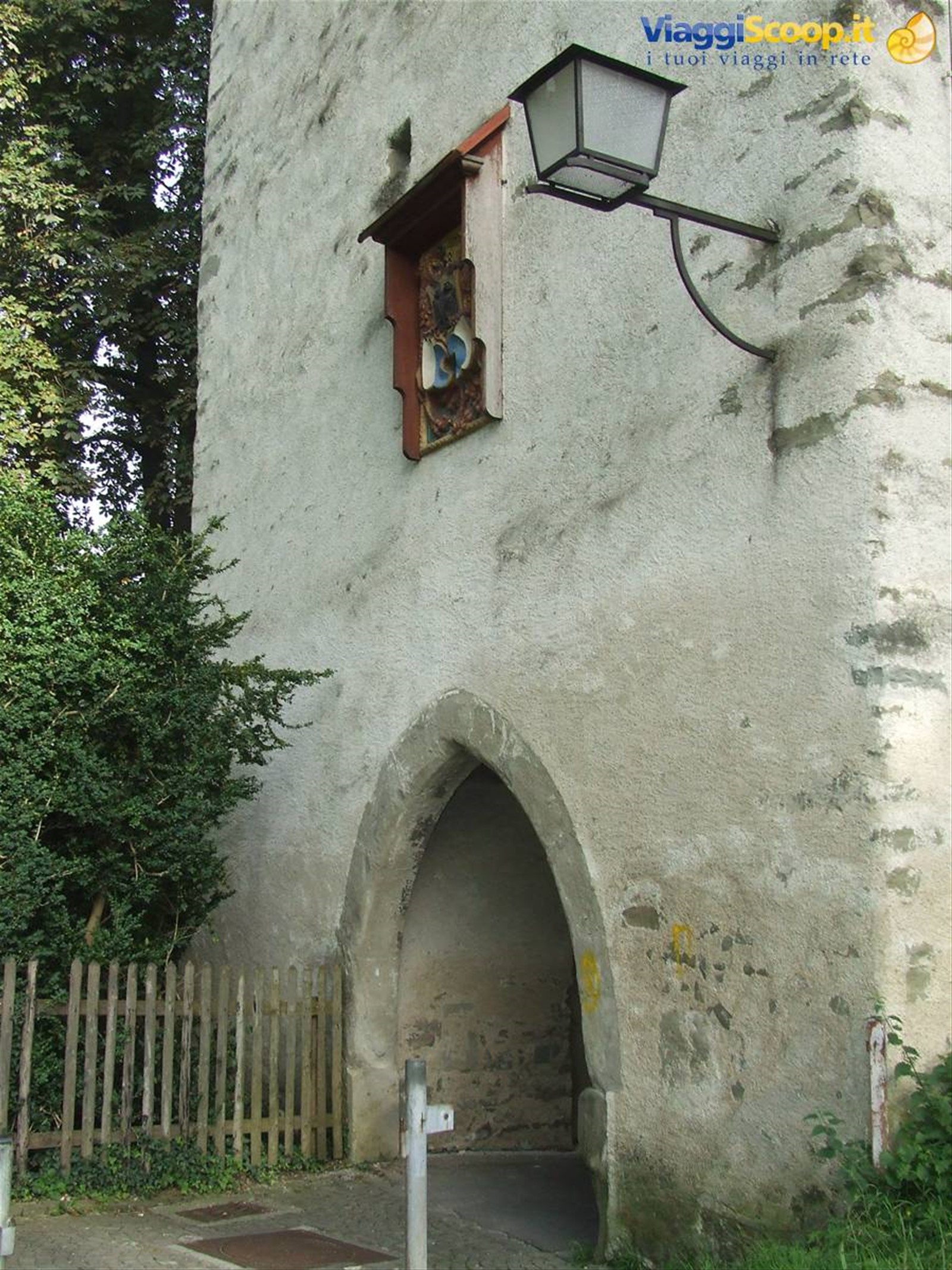 LUCERNA - Accesso al Castello