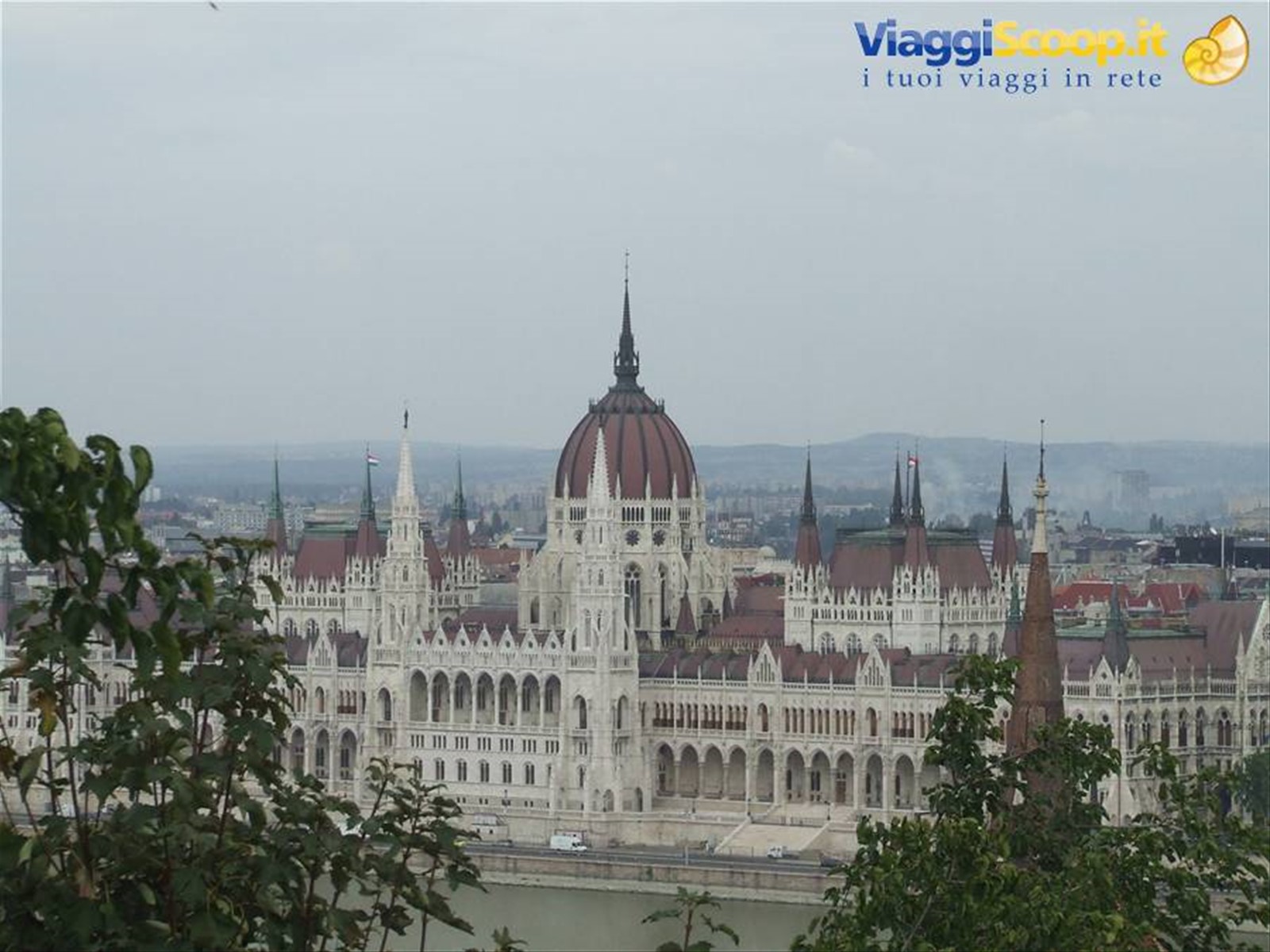 BUDAPEST - Il Parlamento dai gradini del Castello