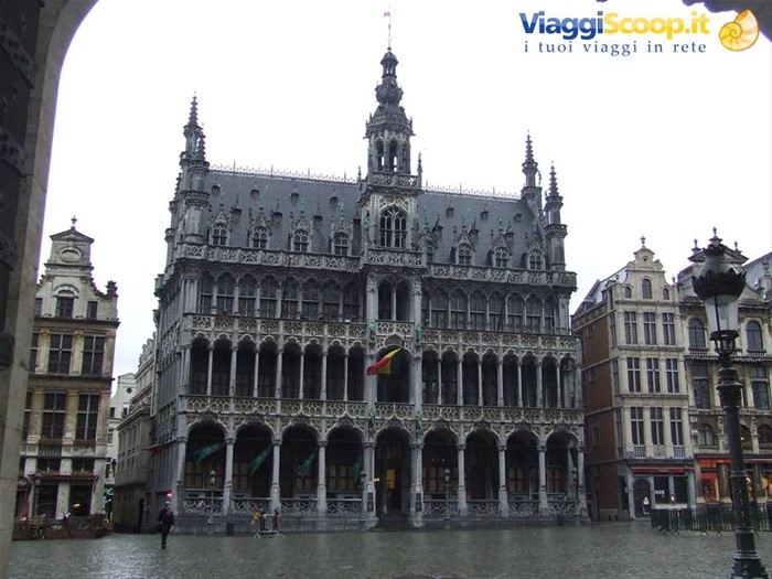 BRUXELLES : La Maison du Roi nella Grand Place