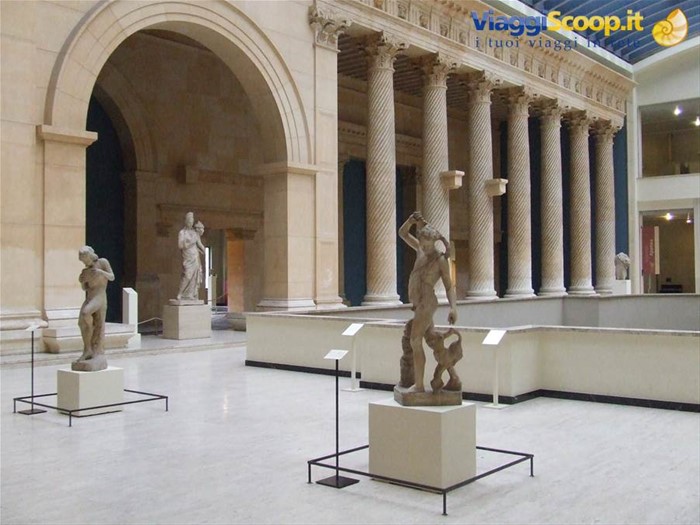 BRUXELLES- Museo di Storia : Colonnato di Apamea