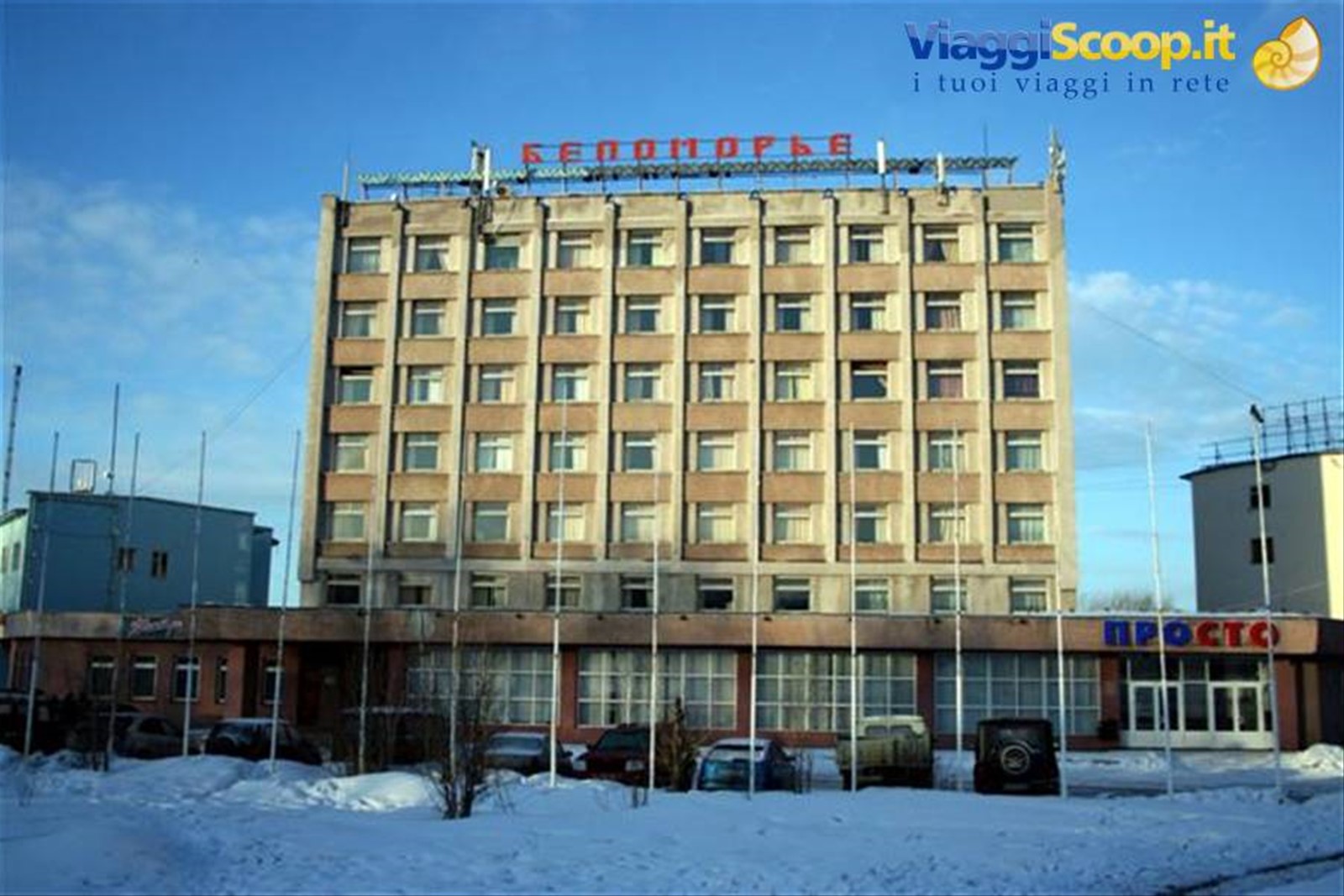 A Kandalaksha c'è un imponente albergo di stampo sovietico