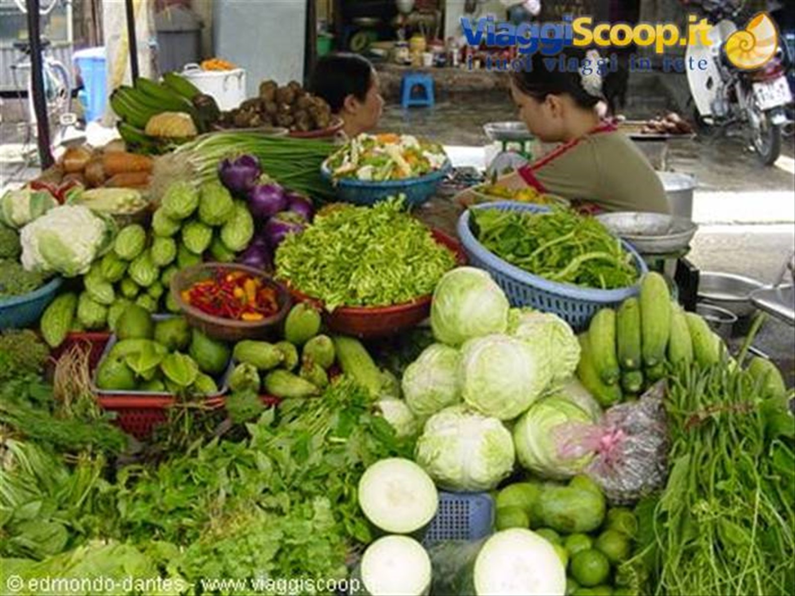 Mercato delle frutta ad Hanoi
