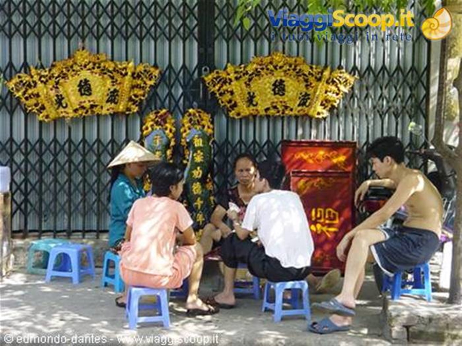 Venditori in strada ad Hanoi