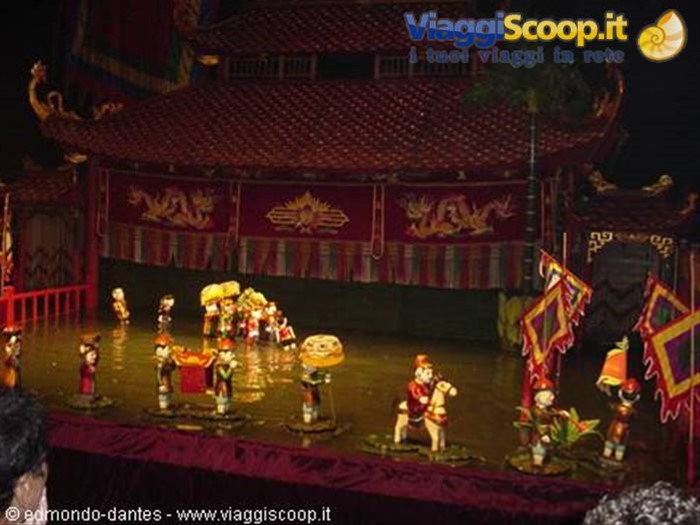 Il teatro delle marionette nell'acqua