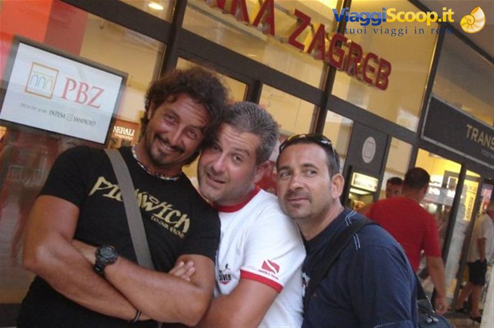 insieme a due compagni di viaggio