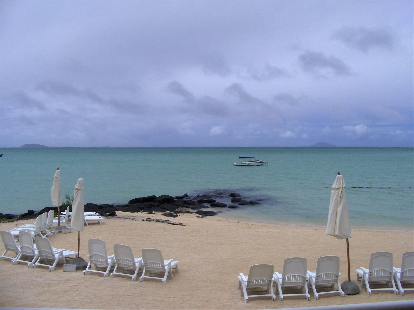 la spiaggia del villaggio