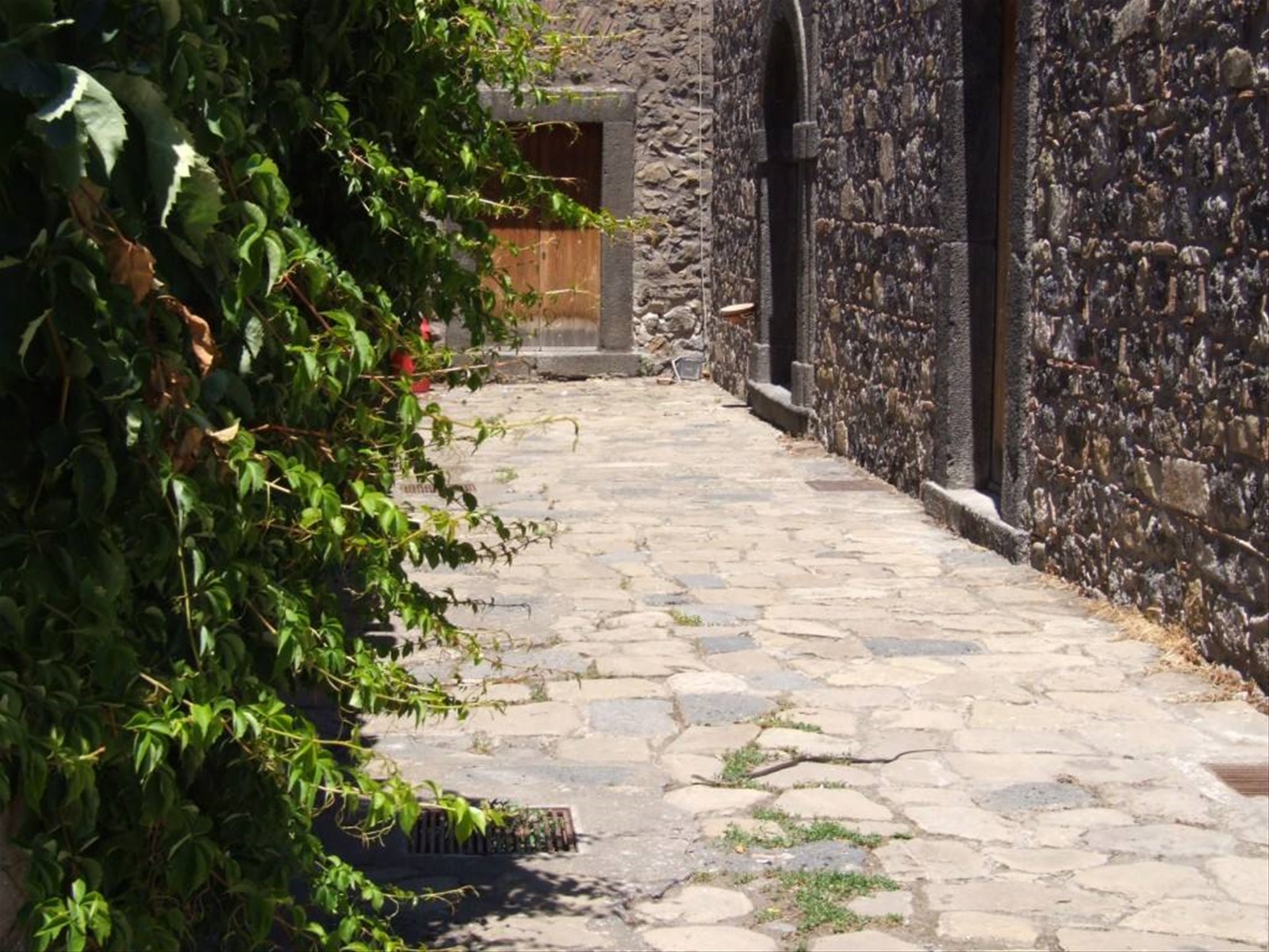 Altro scorcio del cortile del Castello