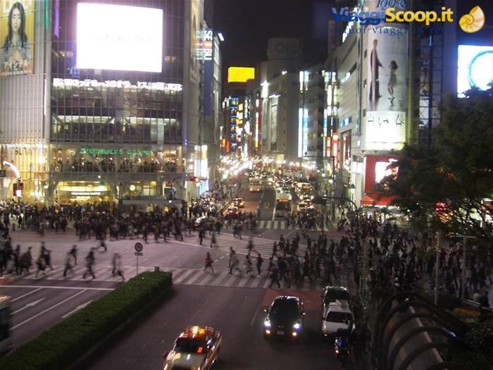 Caotico incrocio di Shibuja a Tokyo