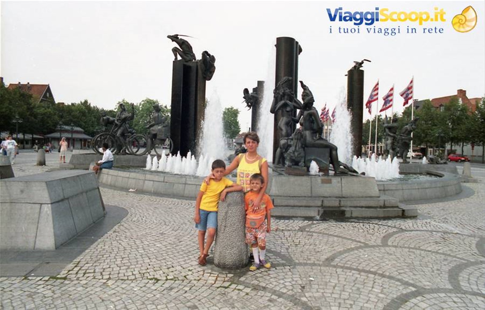 Bruges - monumento in piazza