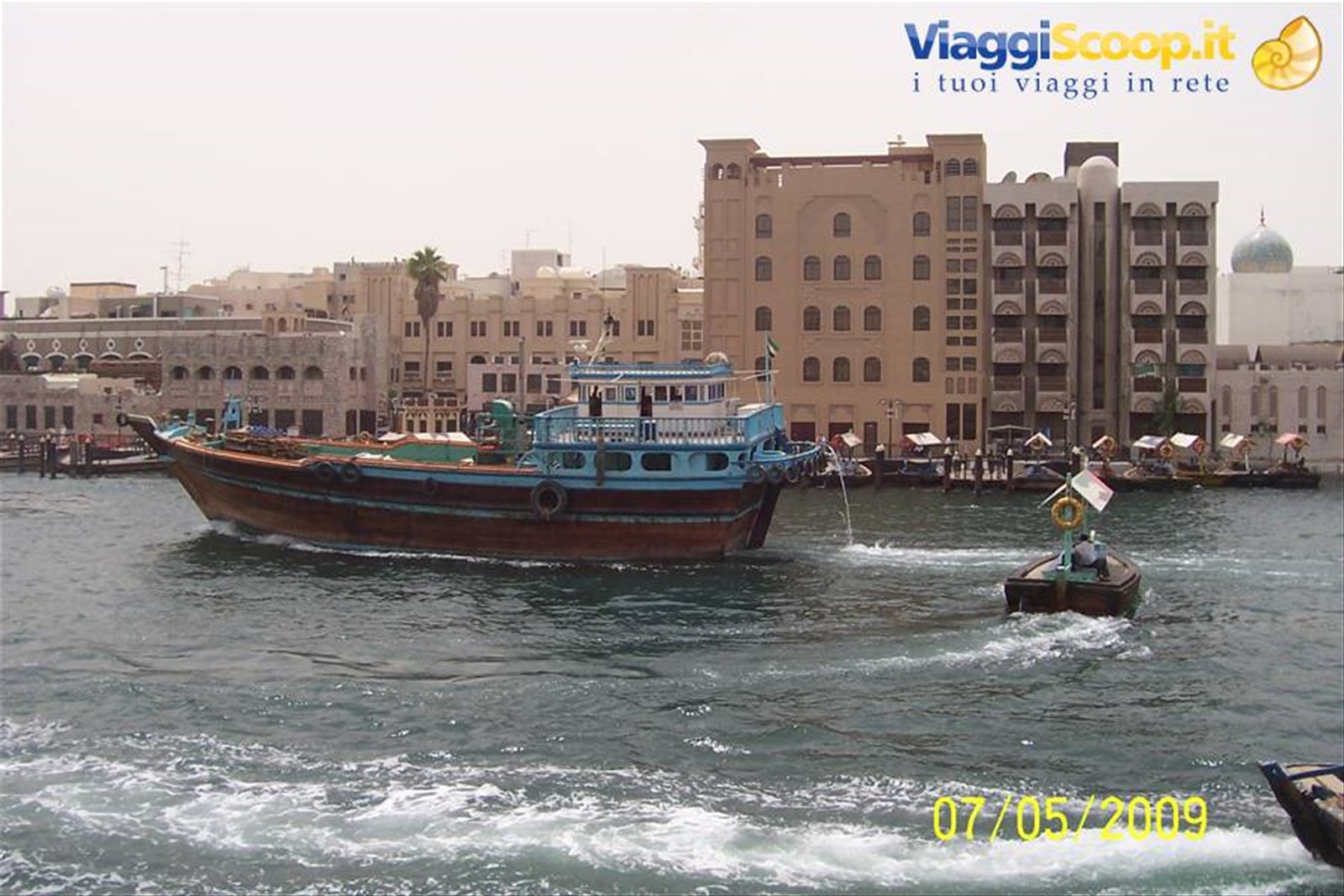 DHOW IN NAVIGAZIONE SUL CREEK