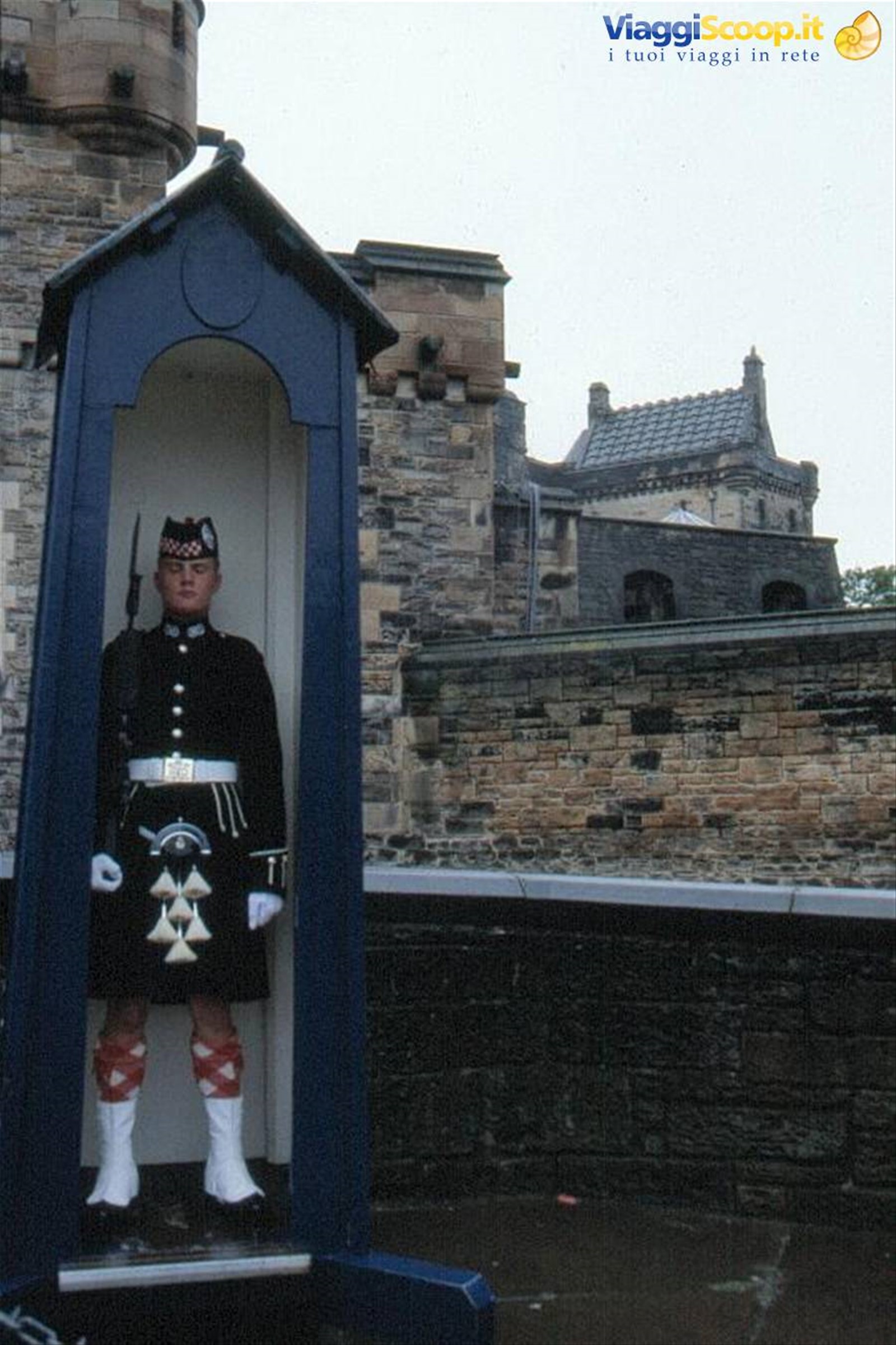 EDIMBURGO- GUARDIA AL CASTELLO