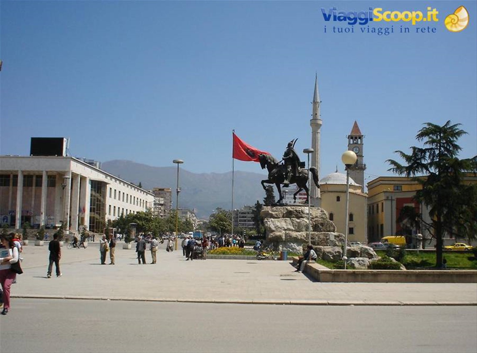 TIRANA - PIAZZA SKANDENBERG