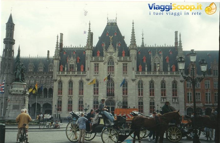 Bruges, il municipio