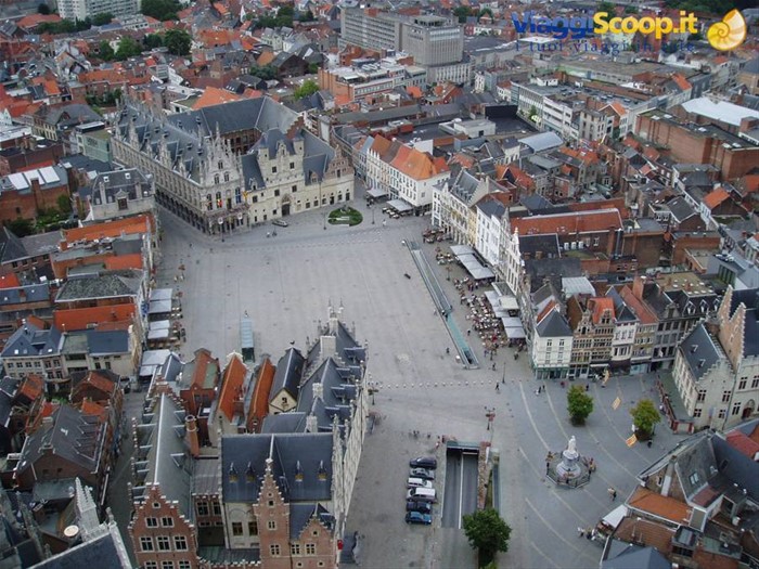 Malines, vista della pazza dal campanile della cattedrale