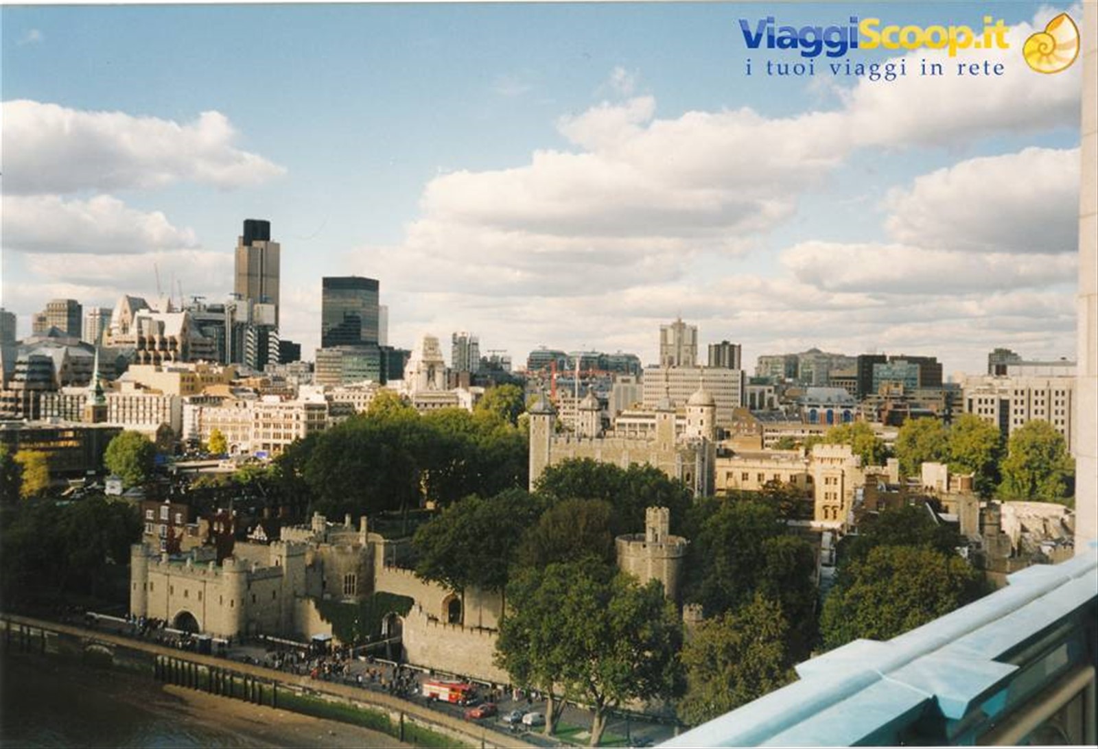 la Torre di Londra vista dal Tower Bridge