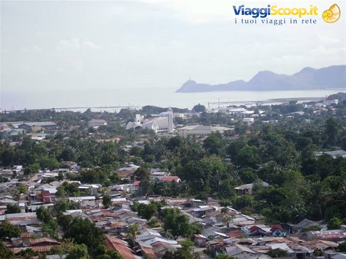 Dili, sullo sfondo la cattedrale