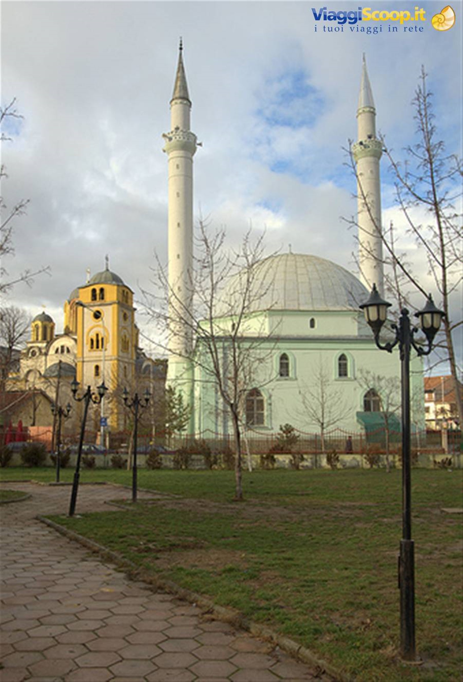 moschea e chiesa ortodossa a Ferizaj