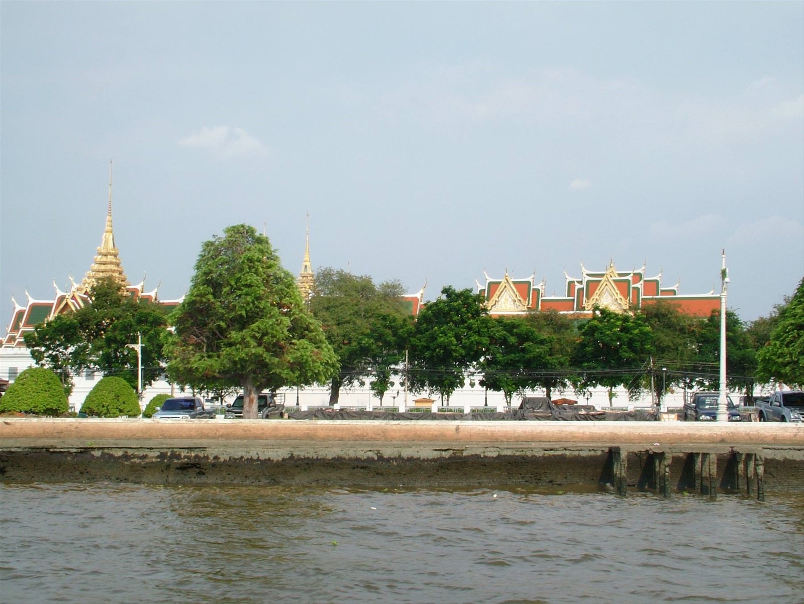 il tempio Wat Pho dal fiume