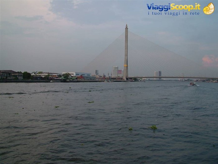 ponte Memorial sul fiume Chao Phraya