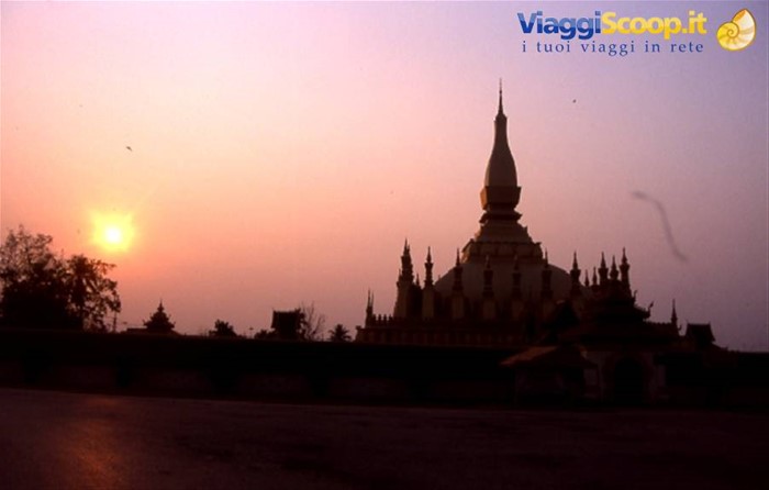 tramonto Pagoda d'oro