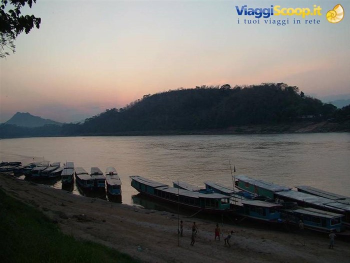 tipici barconi sul Mekong