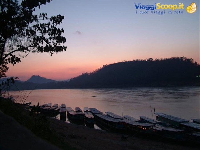tramonto sul fiume Mekong