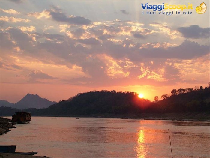 tramonto sul fiume Mekong