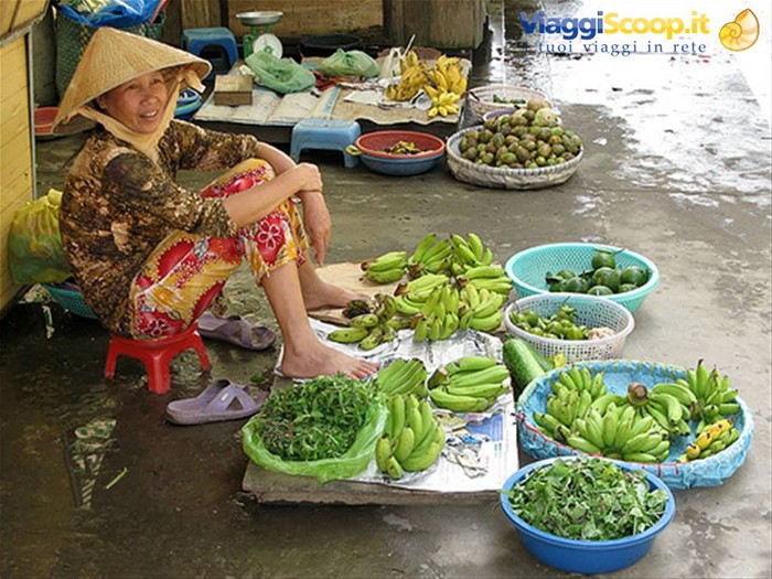 Hanoi, venditrice di strada