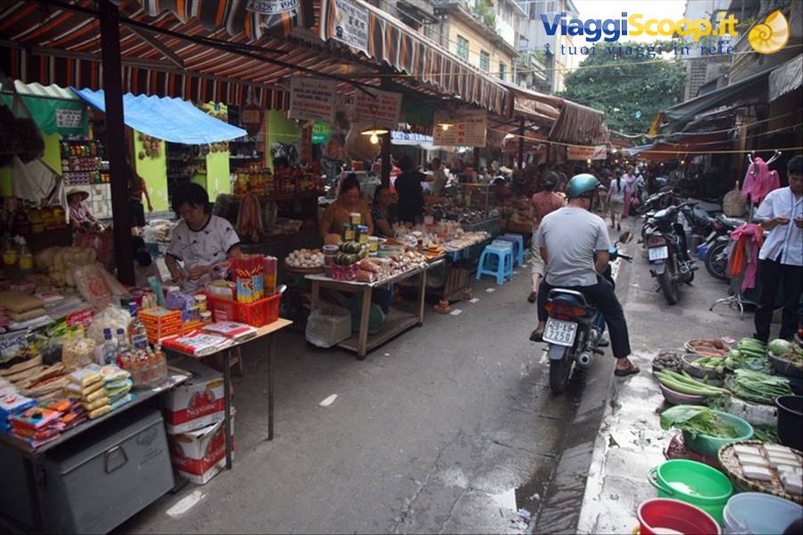mercato di Hanoi