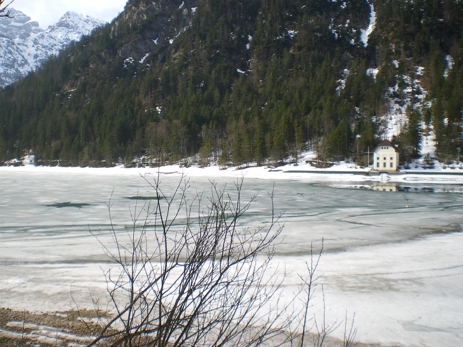 lago ghiacciato