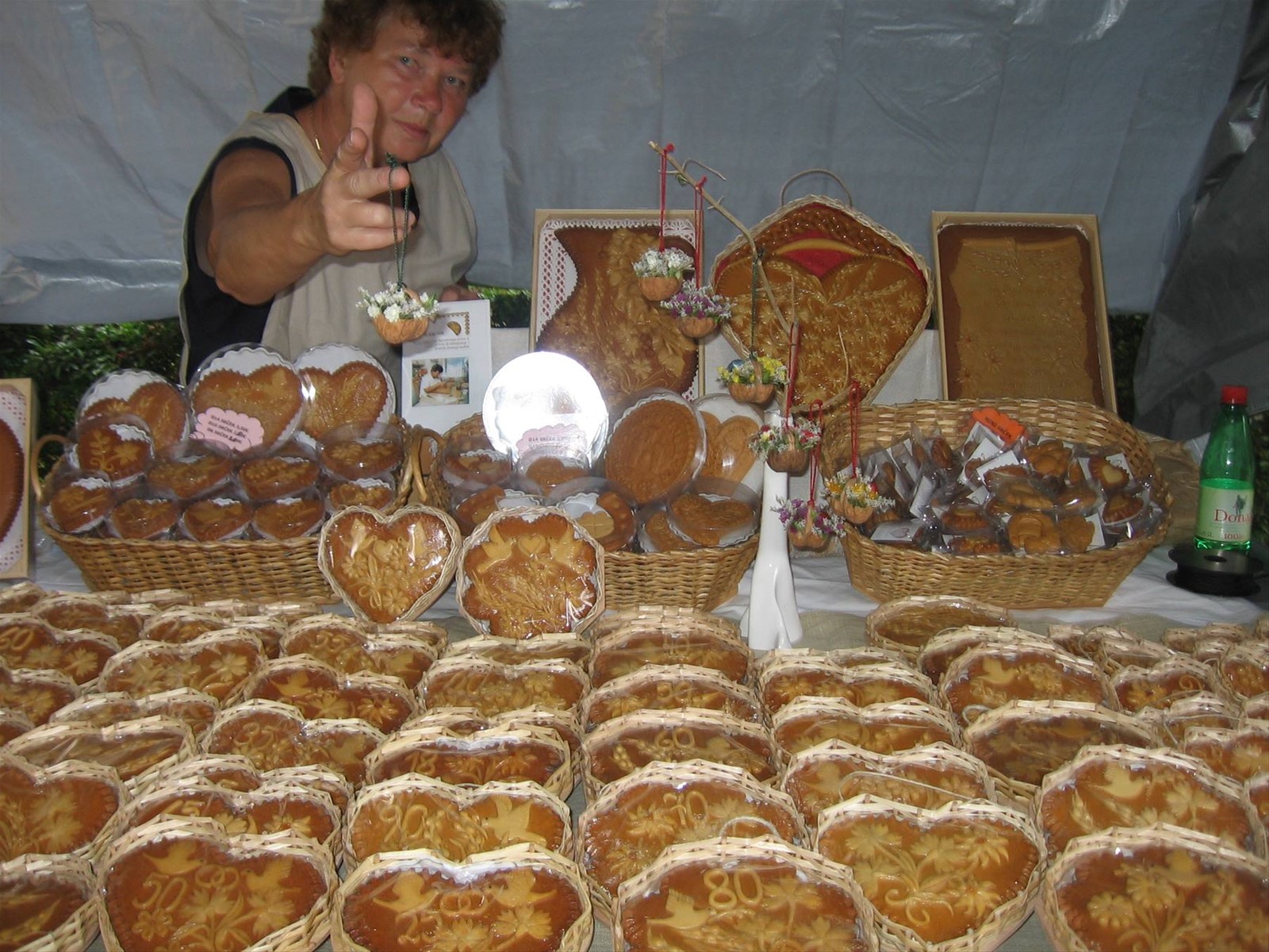 Torte tipiche, fatte a mano. Mercato folkloristico ad Ankaran