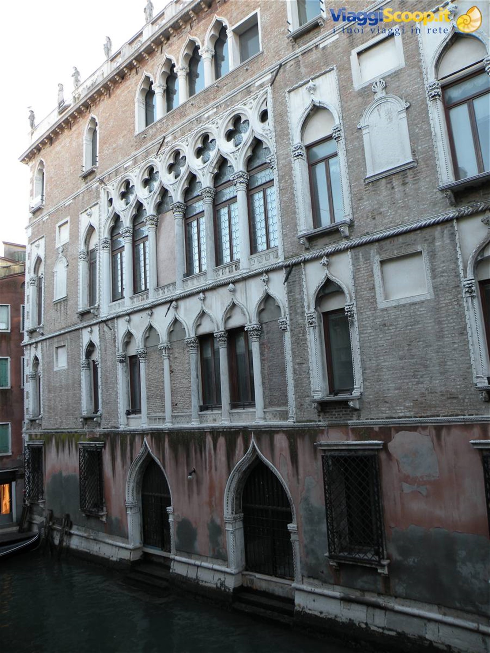 palazzo di fronte al nostro hotel alla fava