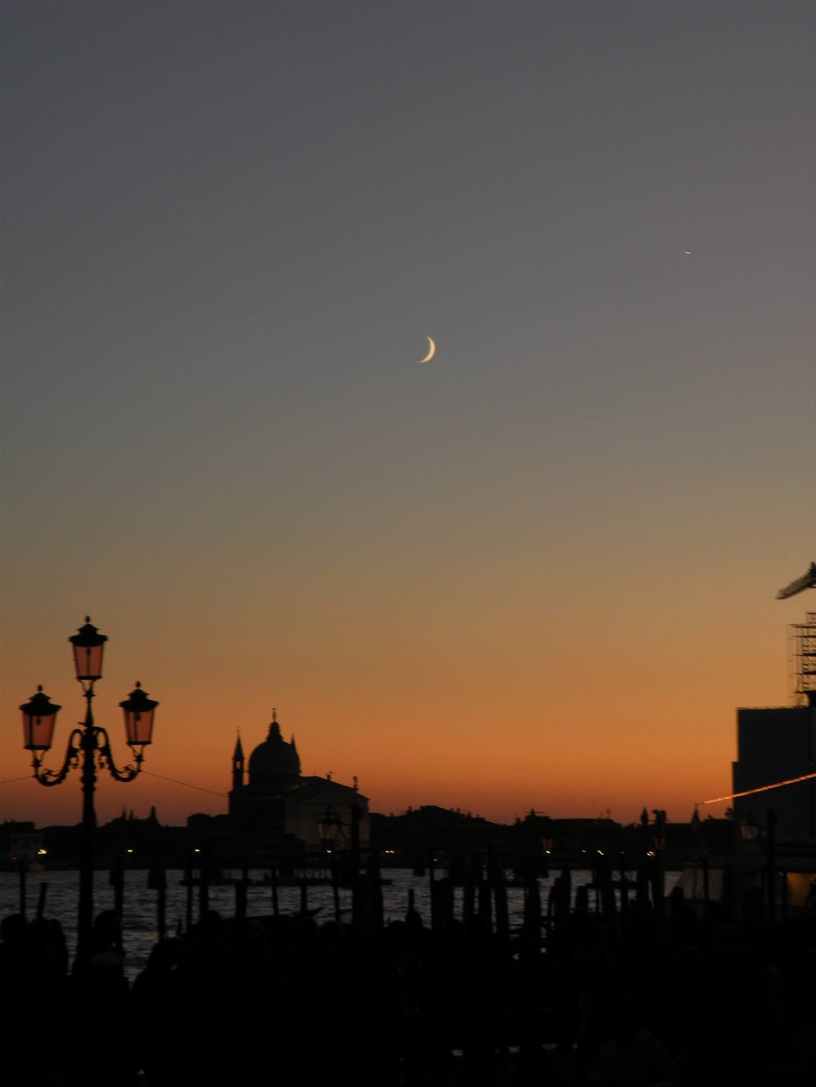 luna al tramonto sul Redentore