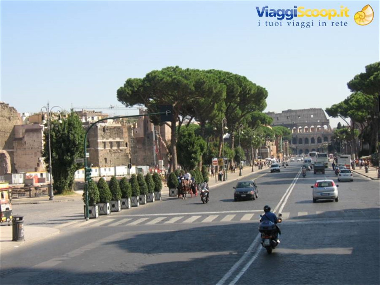 via Cavour verso il Colosseo