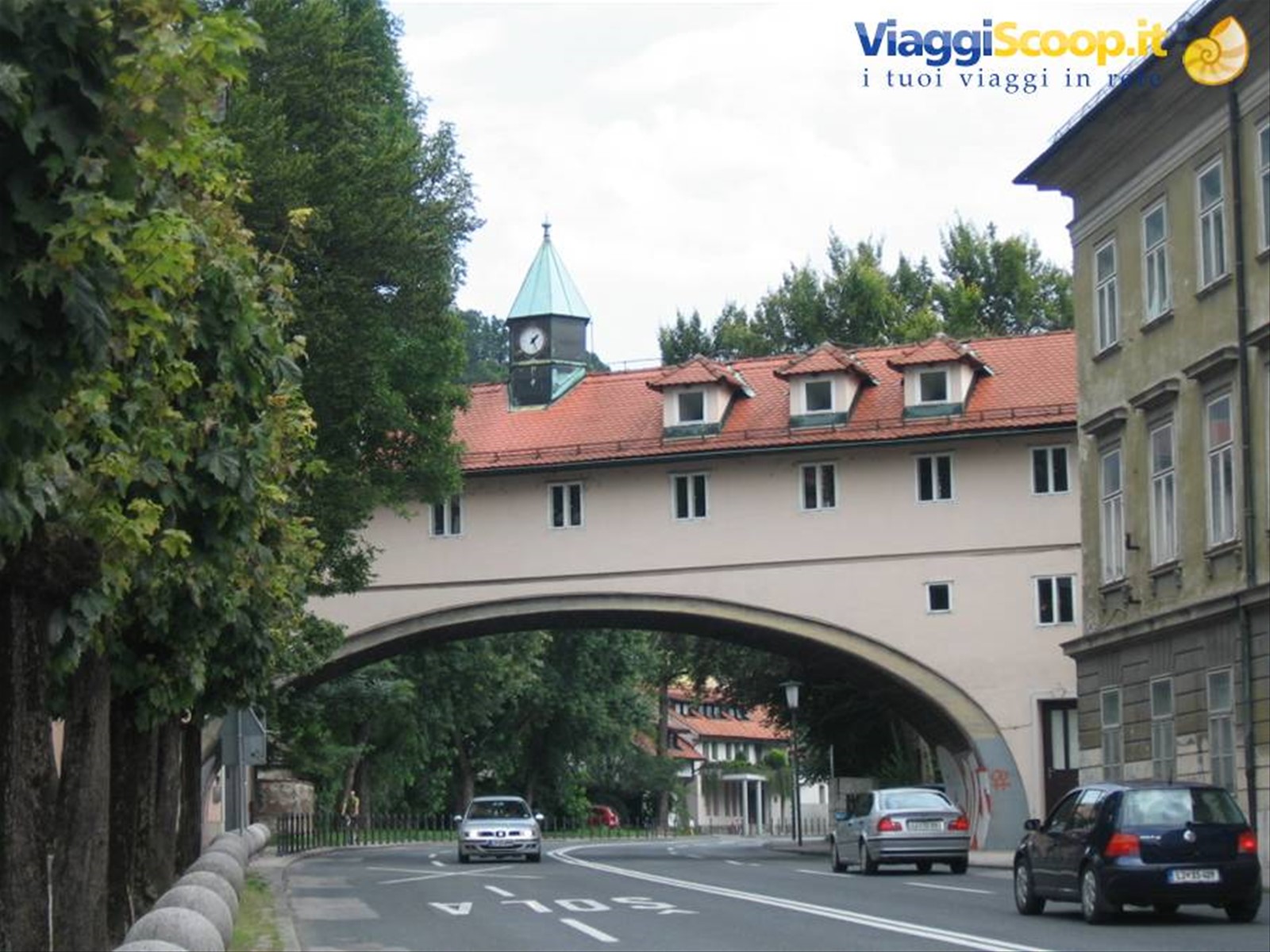 caratteristico ponte-casa
