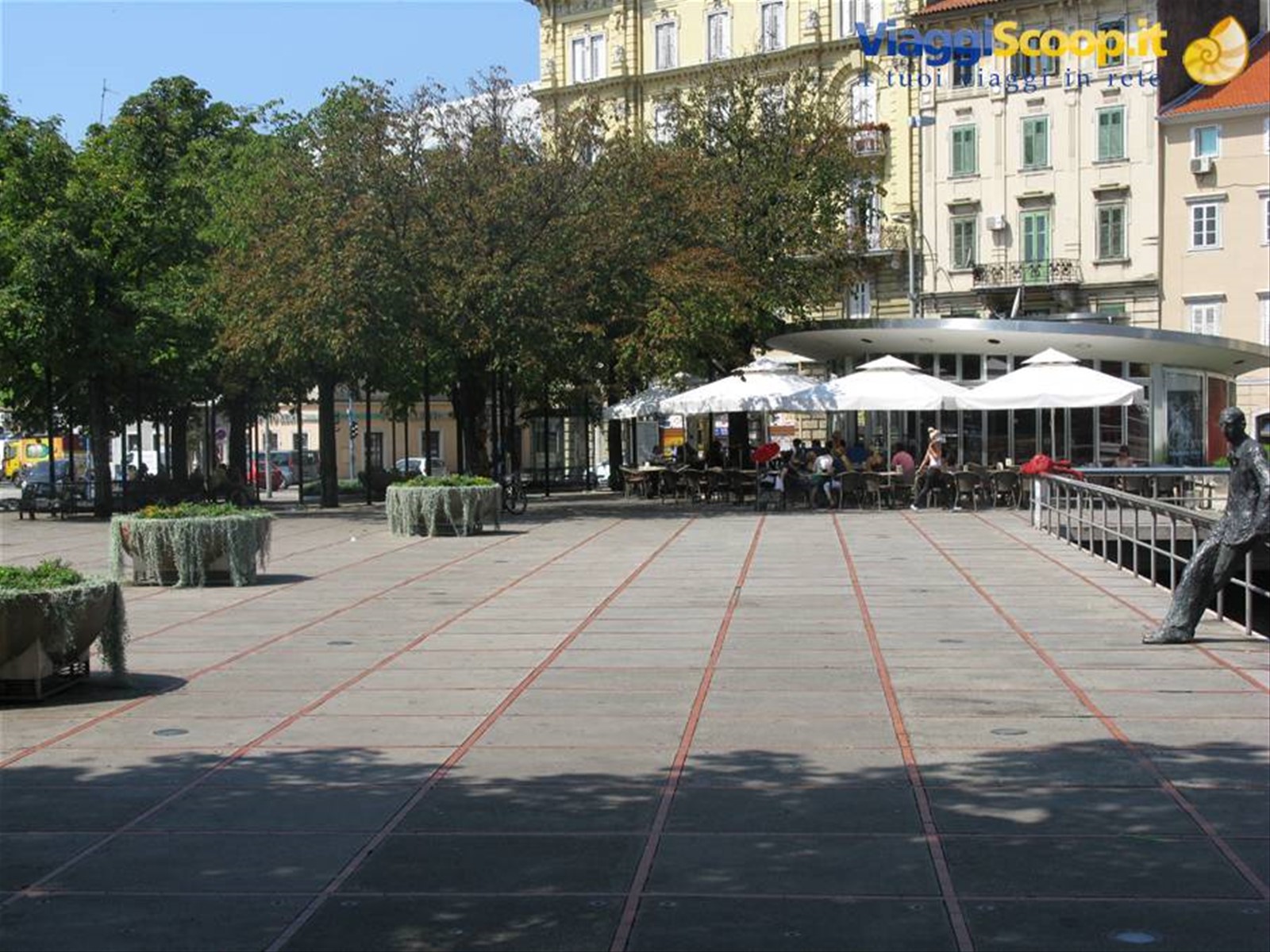 vicino Piazza Tito