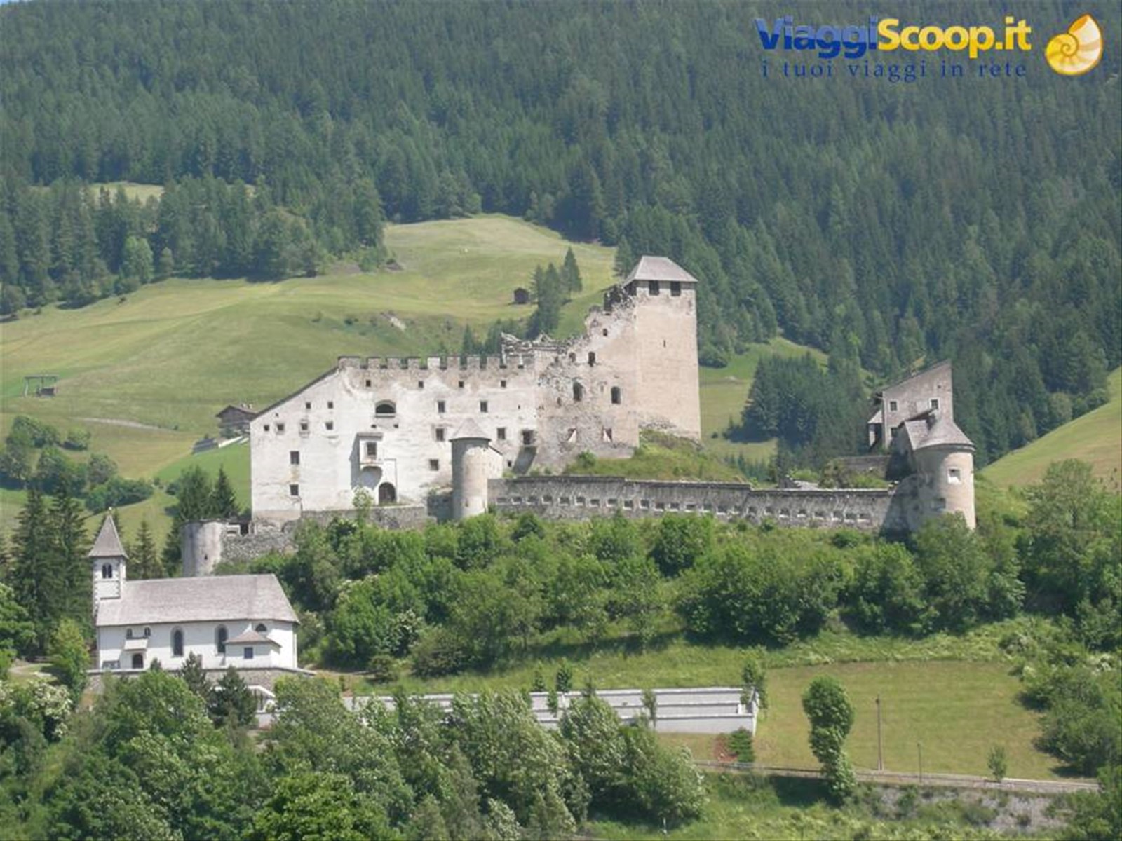 panorama sull'albergo "Burg Heimfels" (Heinfels)