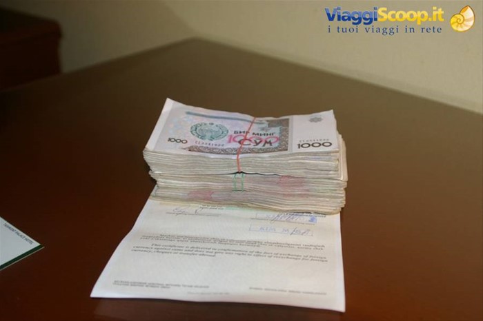 Doveroso passaggio all'ufficio cambio per cambiare 100 Euro per le prime spese