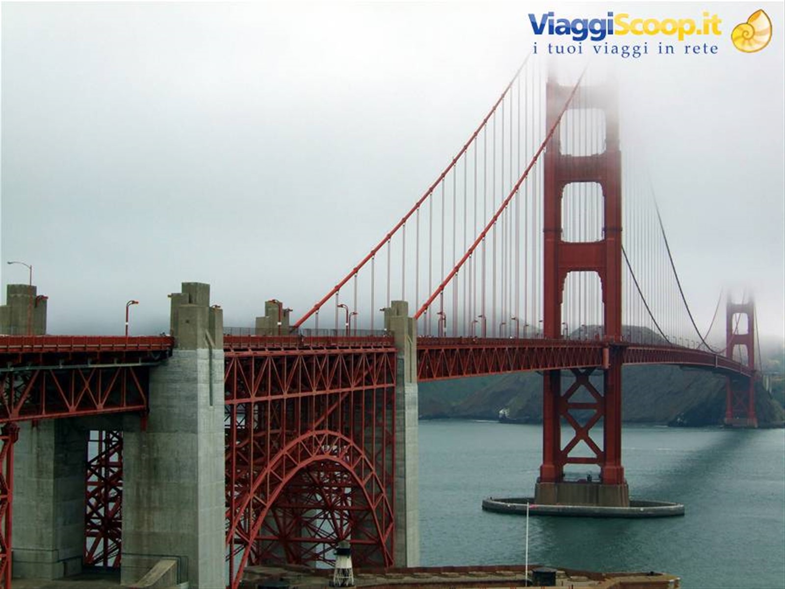 San Francisco, il Golden Gate Bridge e la nebbia